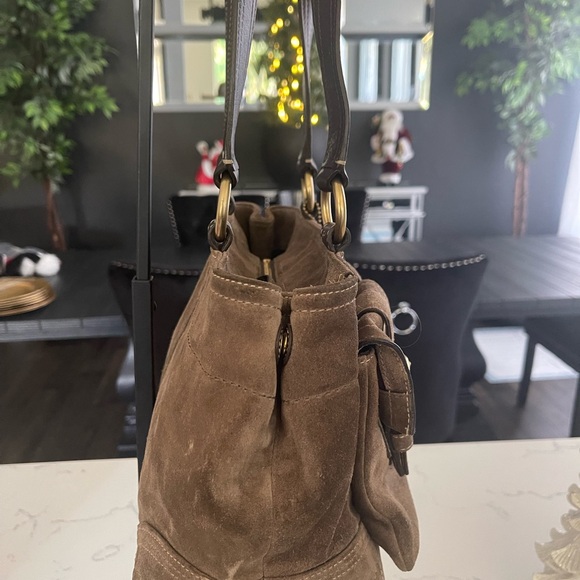 Vintage Coach Brown Suede Shoulder Bag with Gold Accents - Picture 4 of 9